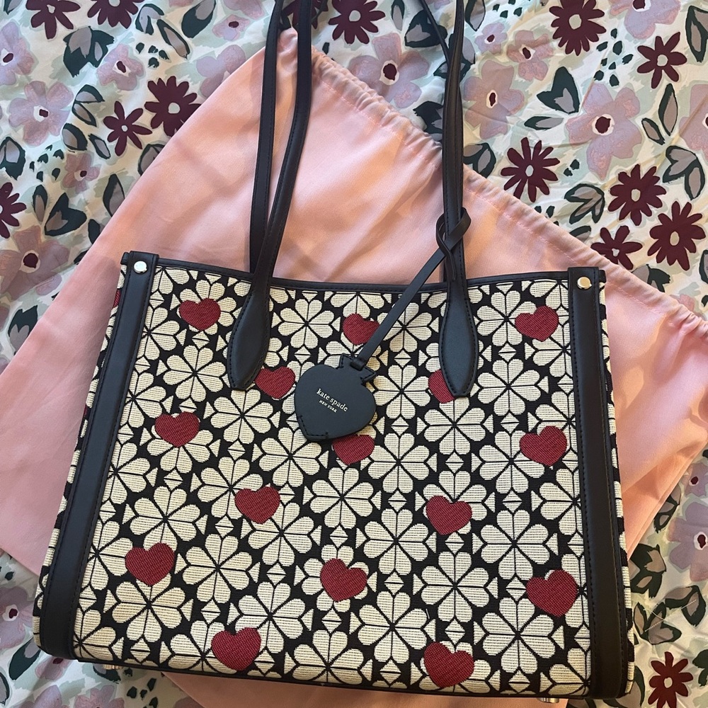 Kate Spade flower jacquard hearts market medium tote